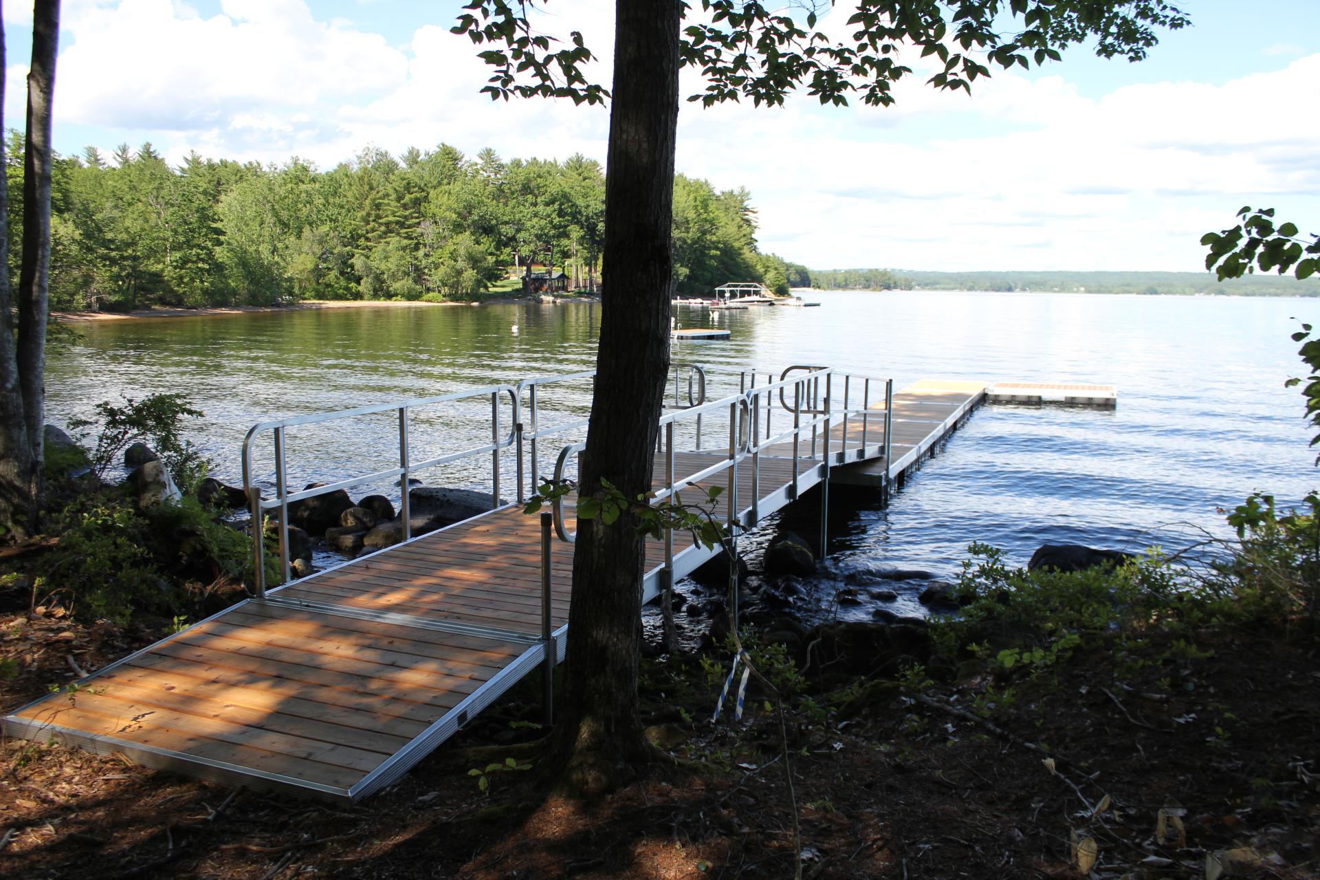 A Dura-LITE Floating Dock with Railing